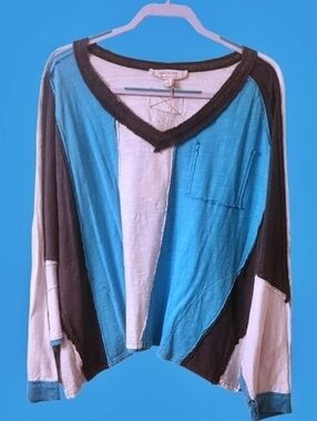 Blue Velvet V-Neck Bat Wing Sleeve Top in Turquoise, White & Charcoal
